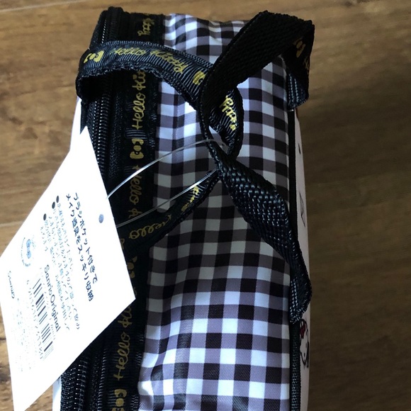 HELLO KITTY-NWT Cosmetics Bag - Picture 7 of 16